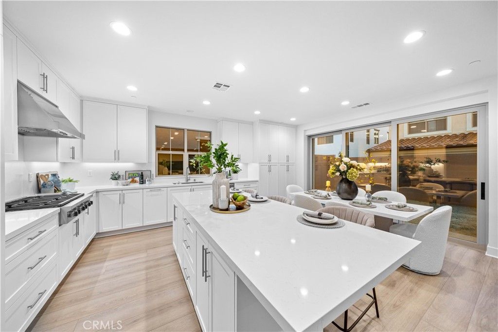 listing image 130725513934462071059