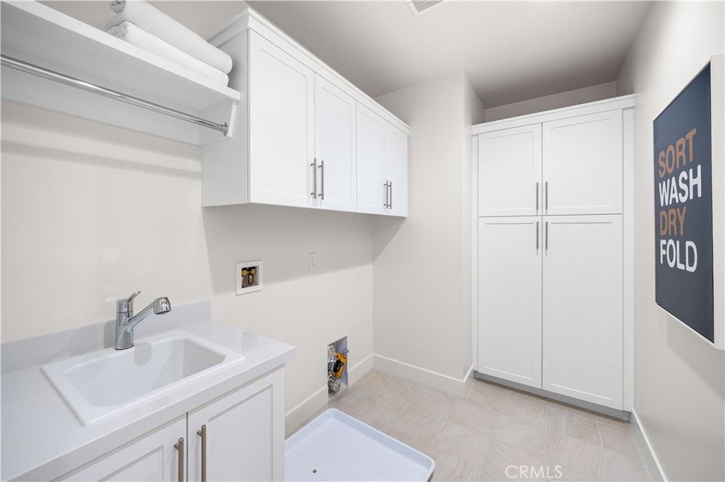 listing image 130727752501473984379