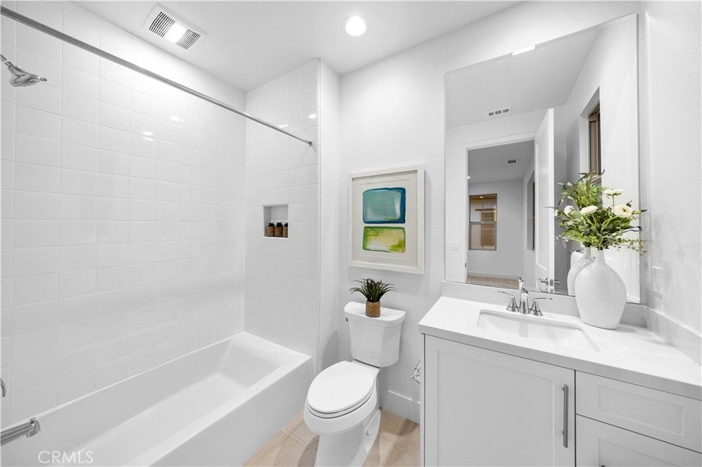 listing image 130727647076278503526