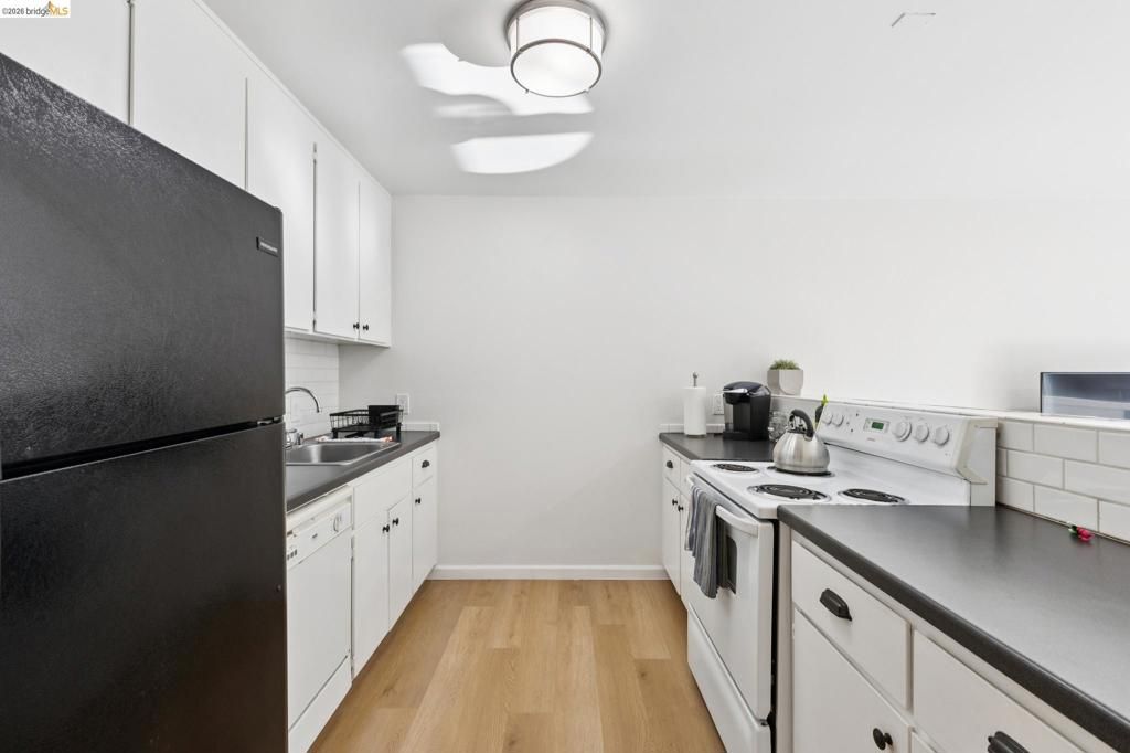 Photo of 5 Embarcadero #129, Oakland, CA 94607 (MLS # 41126925)
