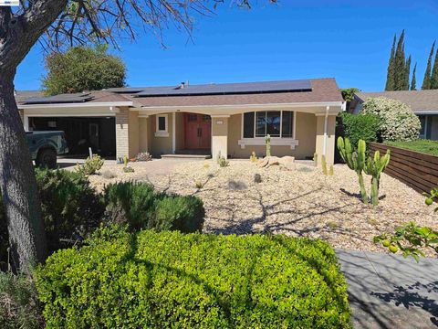 Photo of 5830 Zileman Ct Ct, San Jose, CA 95123 (MLS # 41128378)