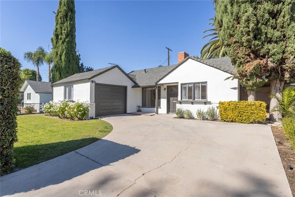 Photo of 17451 Burton, Northridge, CA 91325 (MLS # SR25249409)