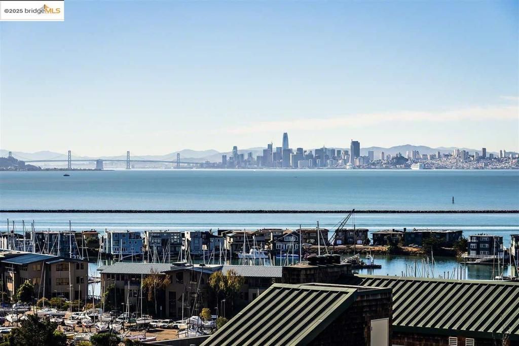 Photo of 1400 Pinnacle Ct #317, Richmond, CA 94801 (MLS # 41115274)