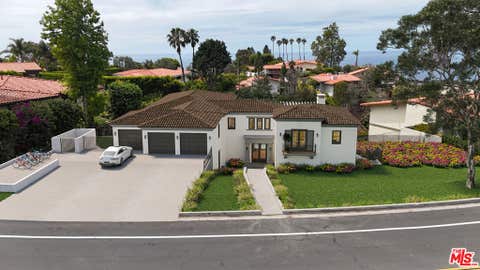 Photo of 1417 Via Coronel, Palos Verdes Estates, CA 90274 (MLS # 26643547)