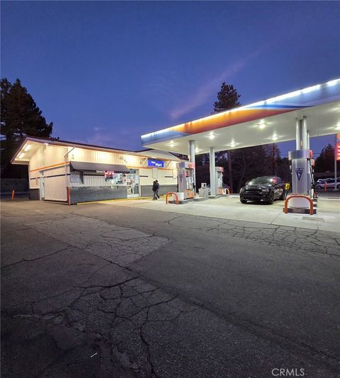 Photo of 32124 Hilltop Dr, Running Springs, CA 92382 (MLS # SR26042183)