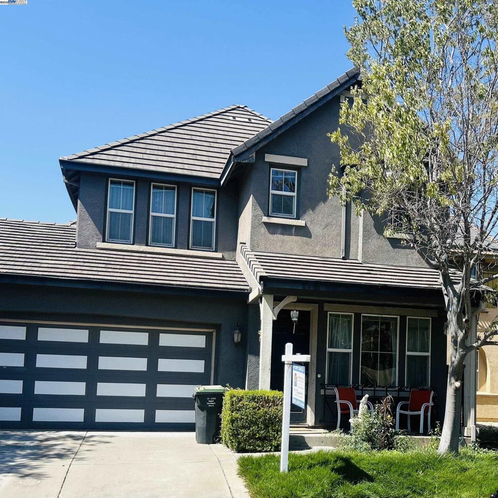 Beautiful home located in a nice neighborhood. This home is a cosmetic fixer it will requires some carpet and paint to restore. A cozy side patio for entertaining and a nice size backyard. Perfect for a family, plenty of room for everyone.