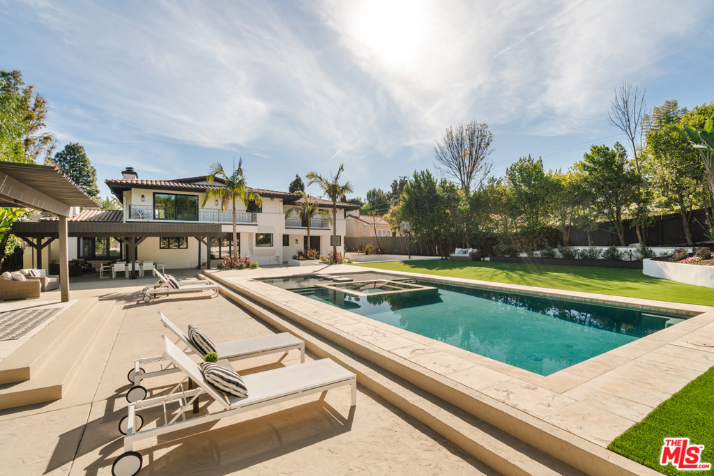 3805 Palos Verdes Dr N
