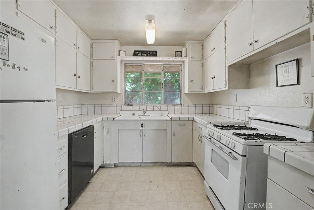 2701 N Inyo