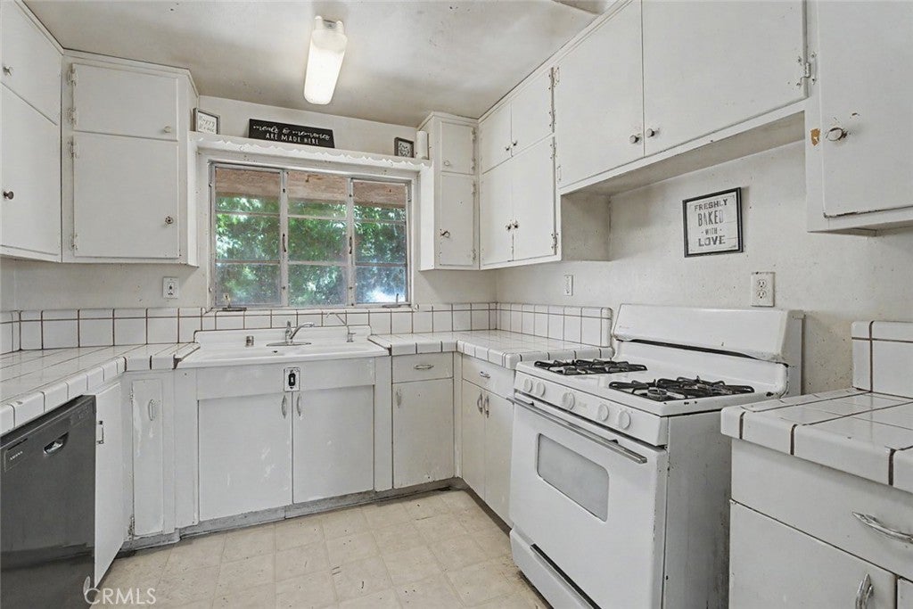 2701 N Inyo