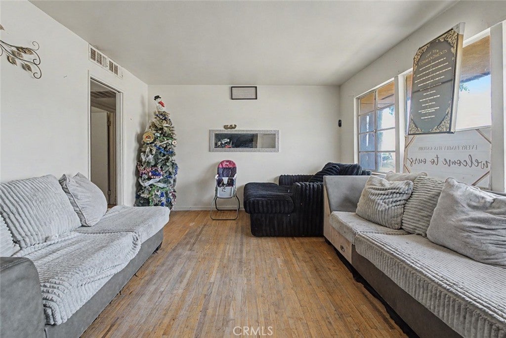 2701 N Inyo