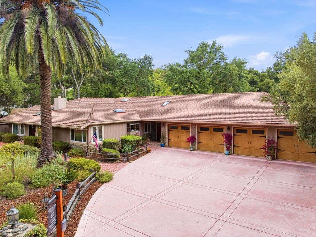 Photo of 15190 Yvonne Drive, Morgan Hill, CA 95037 (MLS # ML82046570)