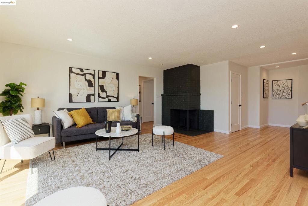 OAKMORE UPPER - Residential
