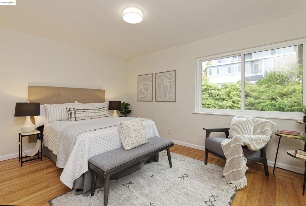 OAKMORE UPPER - Residential