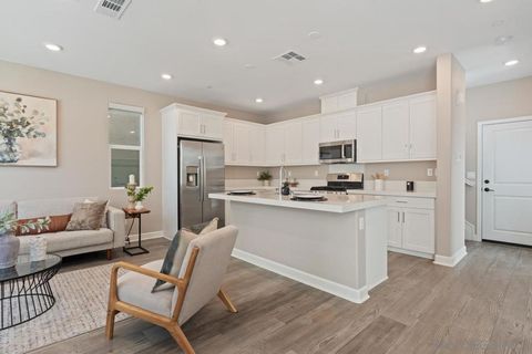 1938 Julie Dawn Pl Escondido CA 92026