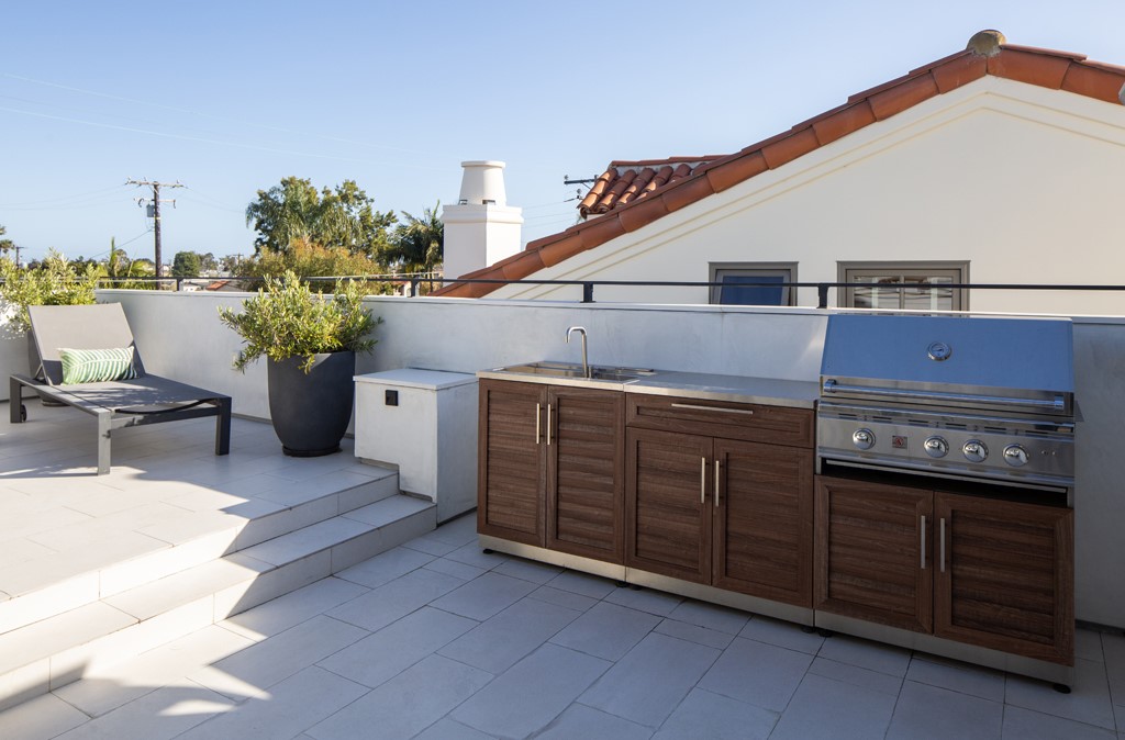 Corona del Mar South of PCH (CDMS) - Residential Lease