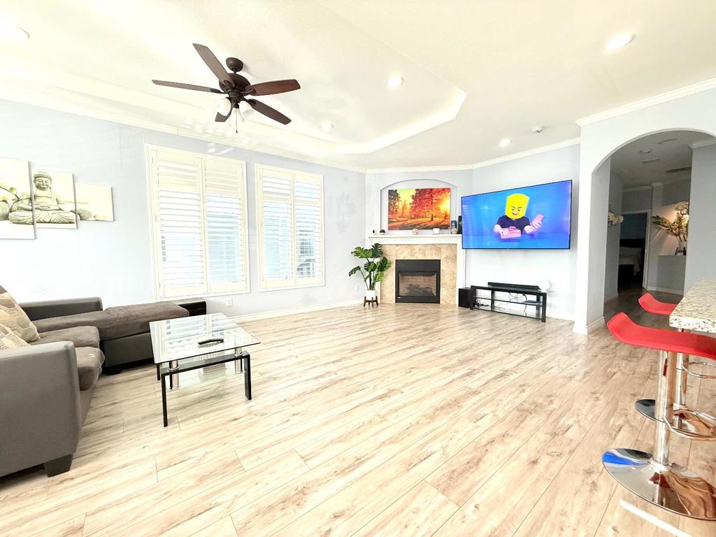 1520 E CAPITOL Expressway 54