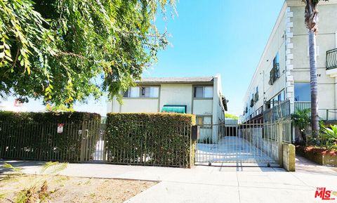 Photo of 4732 Elmwood Avenue #3, Los Angeles, CA 90004 (MLS # 26717723)