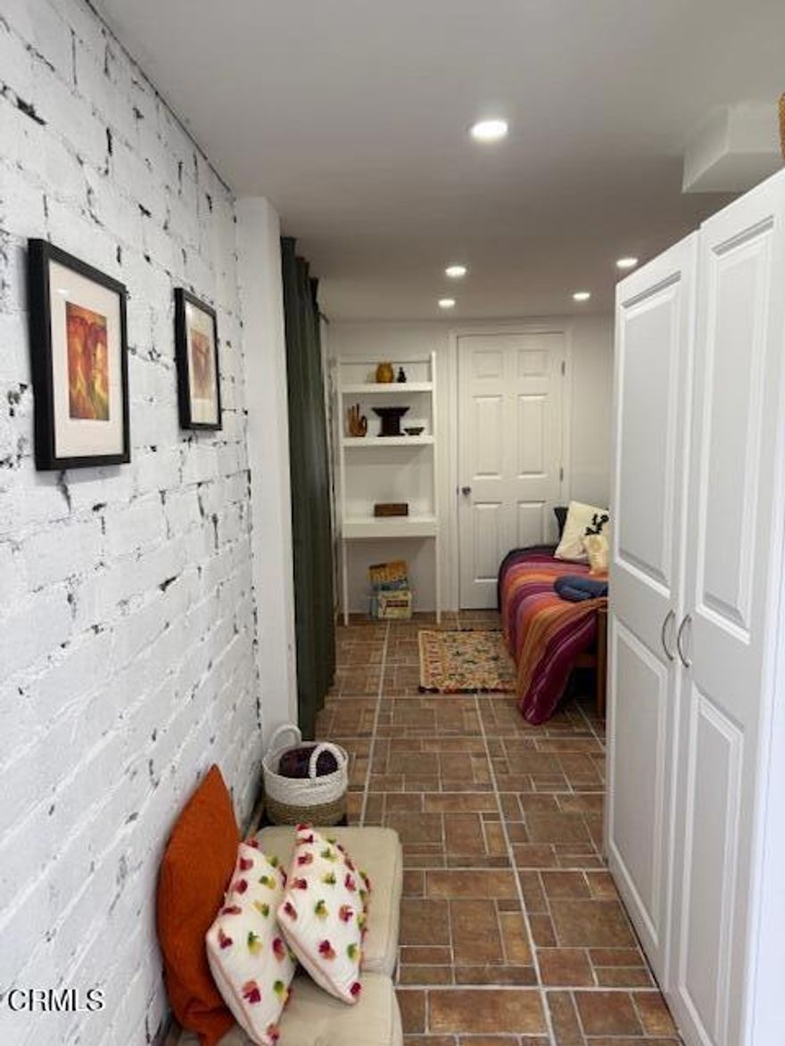 Welcome to your cozy furnished Zen Studio retreat tucked away in quiet, family friendly mid-town Ventura. Featuring a private entrance, ample natural light, and a window overlooking the main house's garden. Access to shared backyard, perfect for relaxing outdoors with a cup of coffee or soaking up the coastal breeze. 10-minute walk to beach or restaurants.