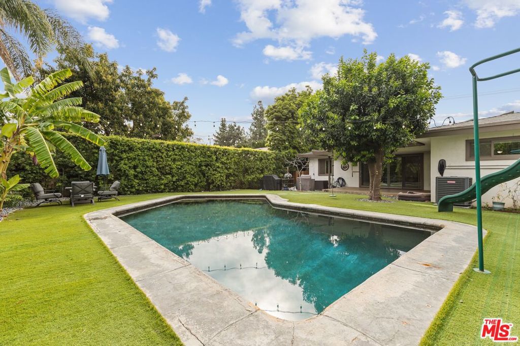 15735 Bassett Street