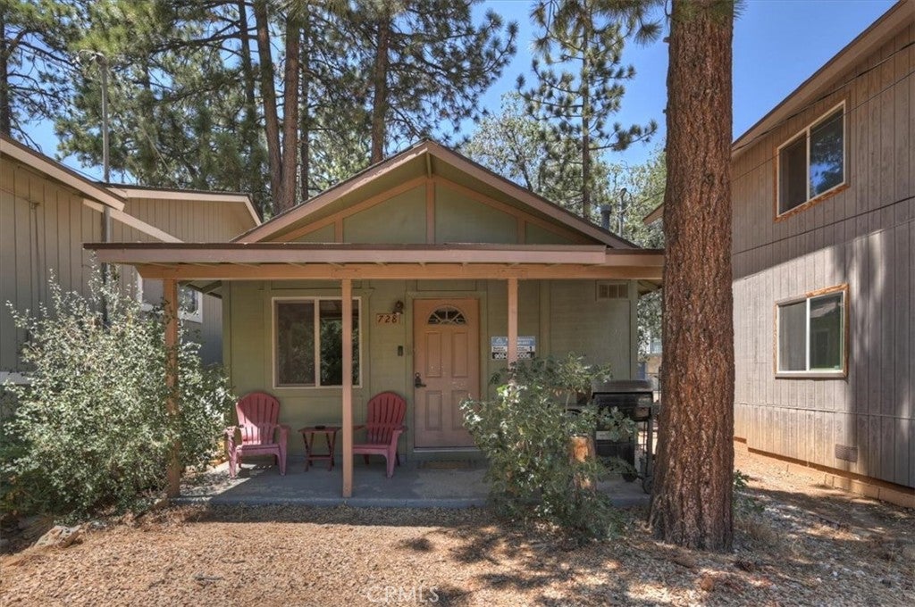 728 Holmes Lane