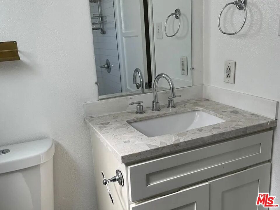 2663 Queen Street 2663