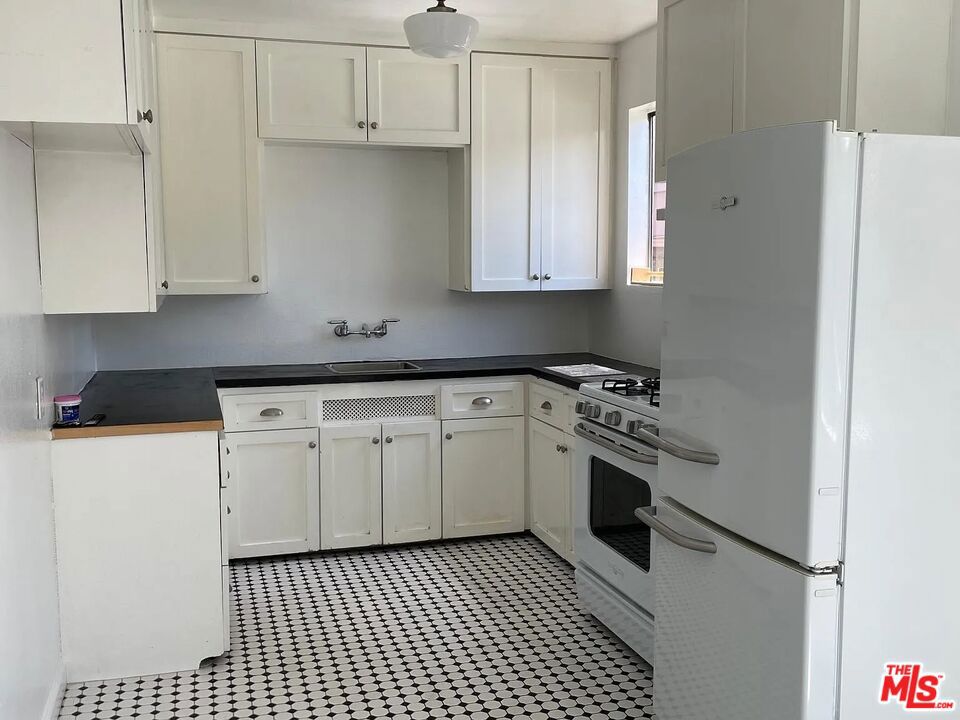 2663 Queen Street 2663