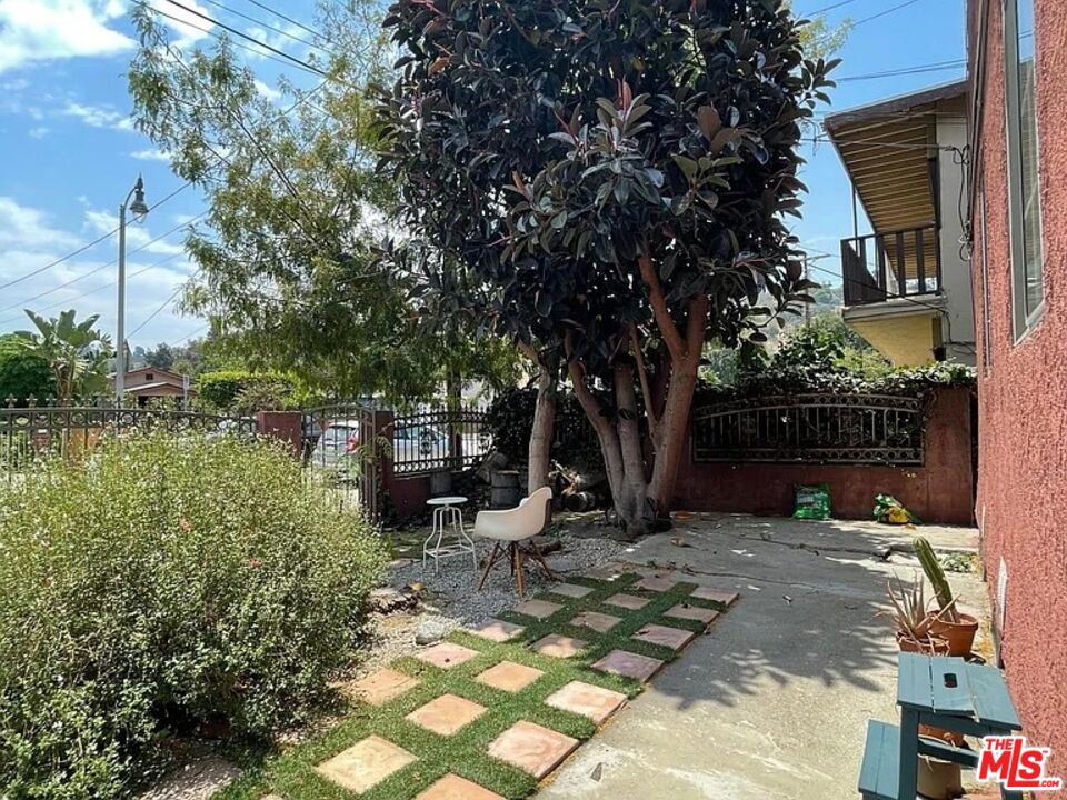 2663 Queen Street 2663