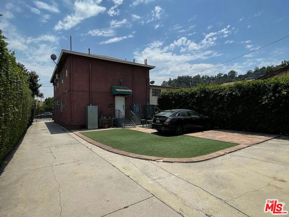 2663 Queen Street 2663