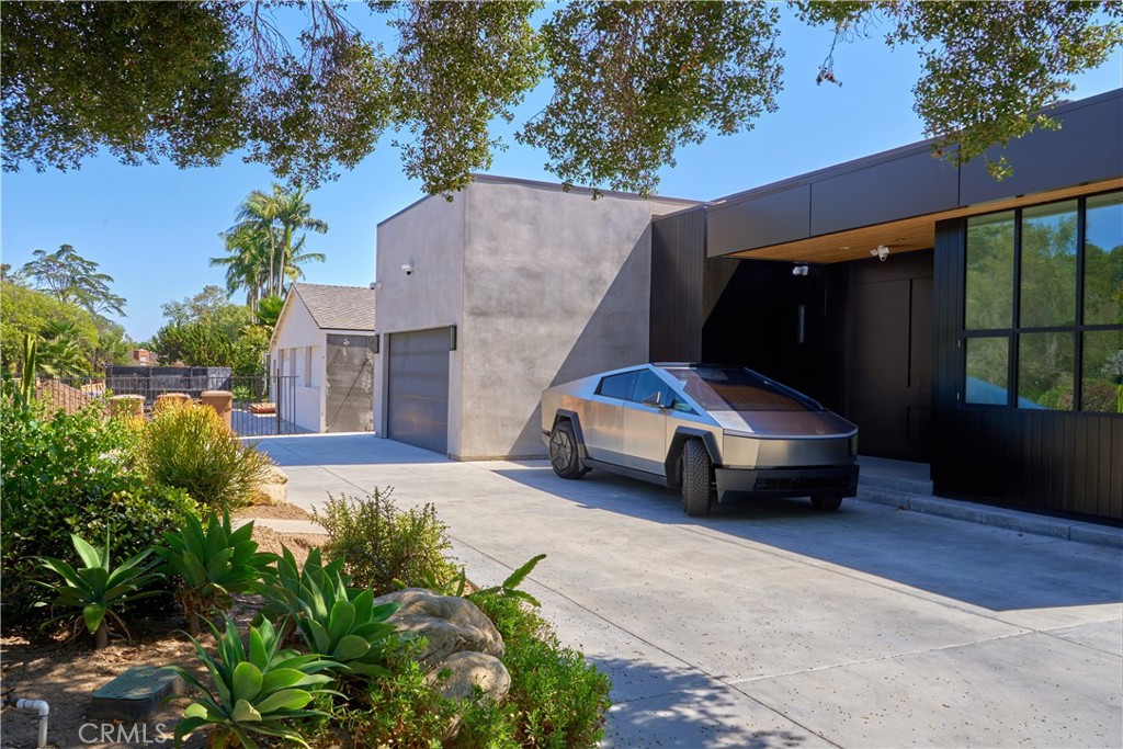 Introducing a brand-new luxury ADU for lease in the prestigious Sunny Hills Estates of Fullerton! This fully furnished Luxury LIVE/WORK loft offers a rare opportunity to experience modern living in one of Fullerton's most exclusive and sought-after neighborhoods.
Designed with contemporary architecture and high-end finishes throughout, this newly constructed ADU features a fully functional kitchen, stylish living area, in-unit laundry, and one-car shared garage. Enjoy the seamless blend of comfort and sophistication in this turn-key corporate housing unit Ready!!! Perfect for professionals, executives, traveling nurses, and remote workers.
Nestled in a peaceful hillside setting, the property is located within walking distance to award-winning Sunny Hills High School and minutes from Downtown Fullerton, Parks, St. Jude Hospital, Shopping, Dining, and Major freeways. This rare offering provides luxury, privacy, and convenience in a tranquil residential environment with a strong sense of community and security.