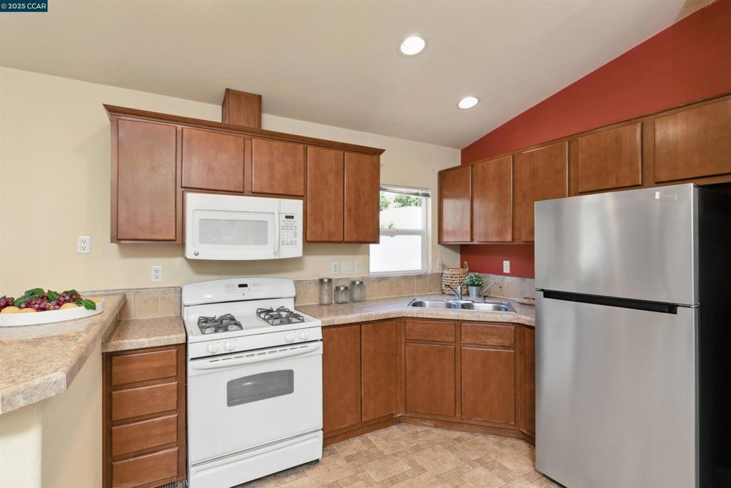 BRIONES - Residential