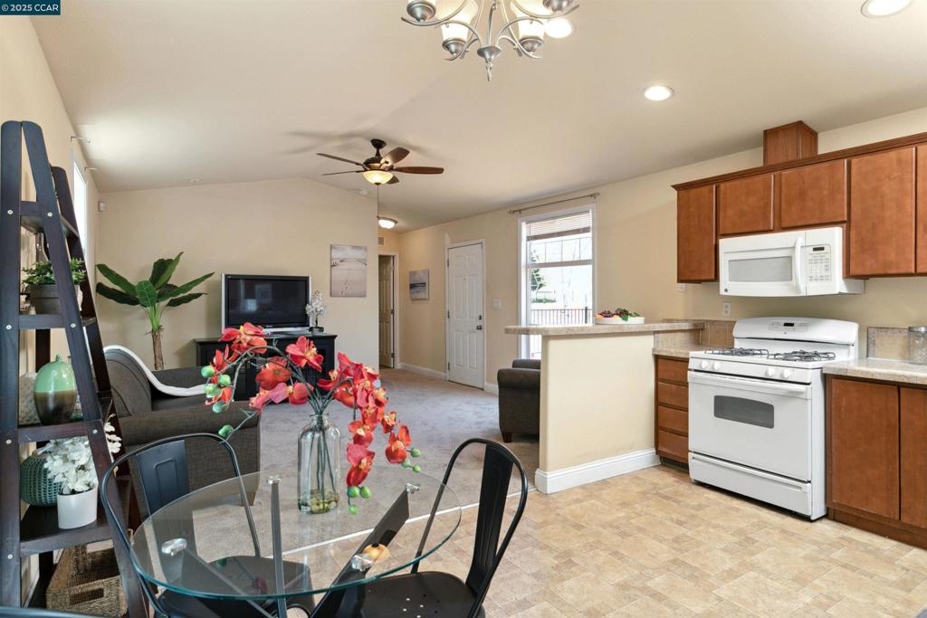 BRIONES - Residential