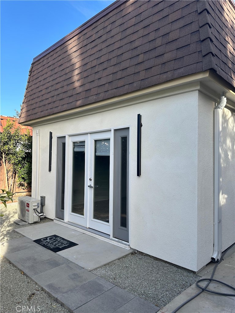 Private Studio in Irvine’s University Park – All Utilities Included – Available September 1 | 330 sq ft | Private Entry!
Enjoy the privacy and convenience of this standalone 330 sq ft studio, ideal for a student or working professional. Featuring its own private entrance, full kitchen, bathroom, and in-unit washer and dryer—there are no shared spaces. All utilities and WiFi are included for added ease. Street parking allowed. Located in the highly desirable University Park neighborhood, this home offers access to resort-style community amenities, including pools, spas, tennis courts, scenic walking paths, playgrounds, and picnic areas. Zoned for top-rated Irvine schools: University Park Elementary, Rancho San Joaquin Middle, and University High. Just minutes from UCI, shopping centers, dining options, and golf courses at Rancho San Joaquin and Strawberry Farms.