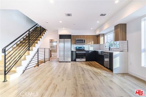 Photo of 10810 Hesby Street, North Hollywood, CA 91601 (MLS # 25620681)