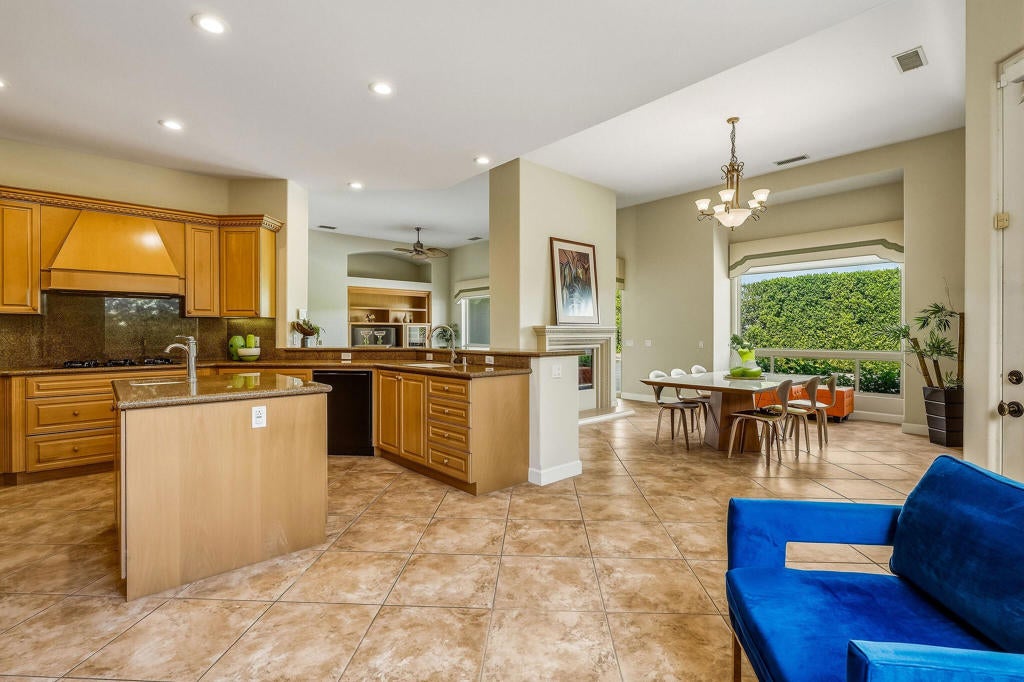 10 Porto Cielo Court