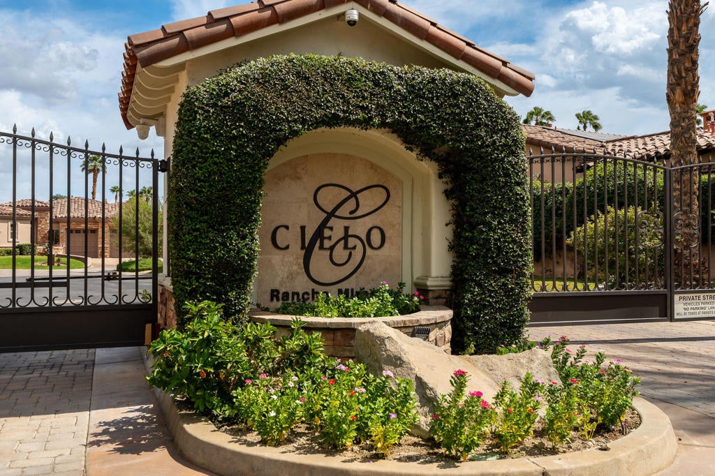 10 Porto Cielo Court