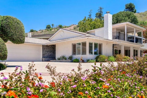 Photo of 1548 Wilder Street, Thousand Oaks, CA 91362 (MLS # V1-38938)