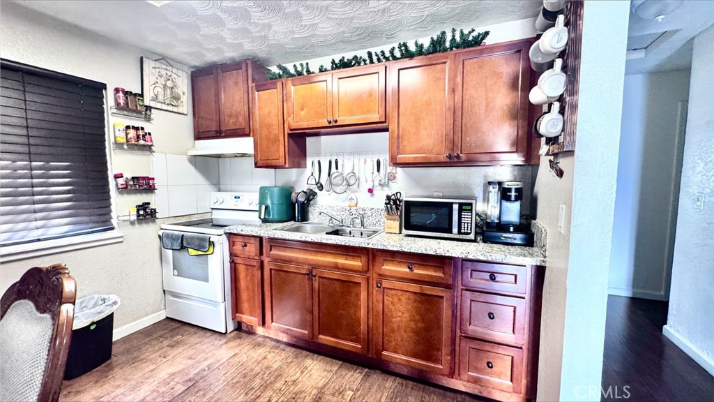 3909 Belden