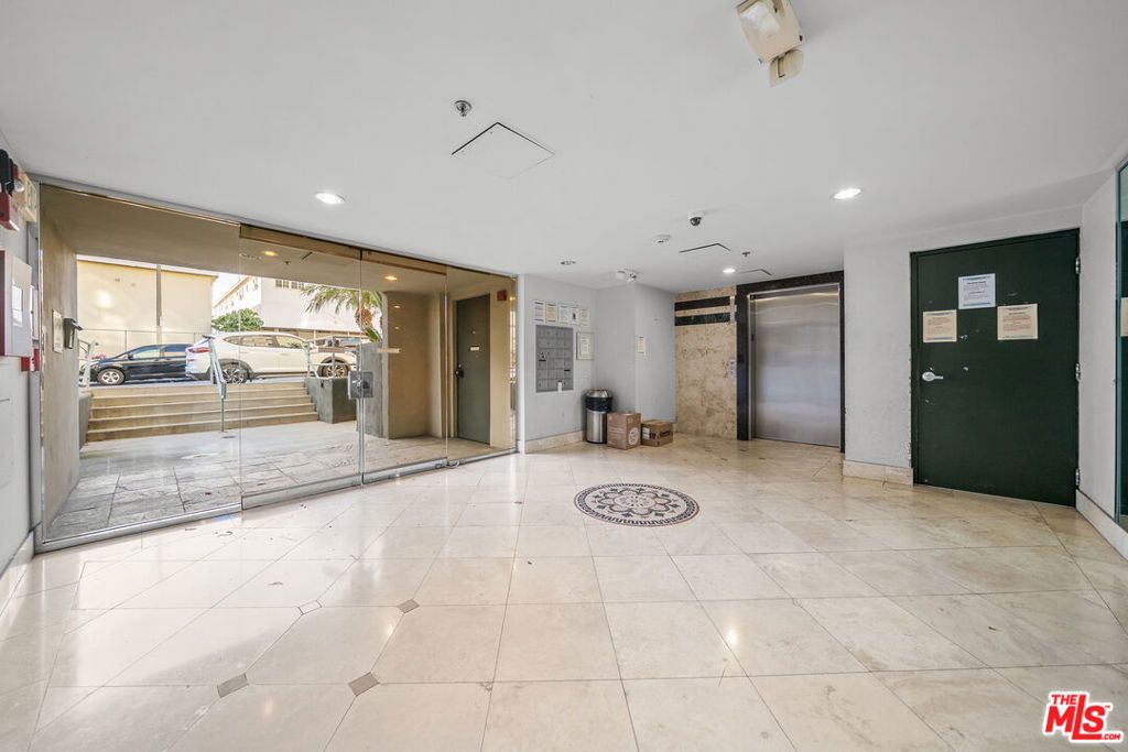 Photo of 1036 S Serrano Avenue #401, Los Angeles, CA 90006 (MLS # 26649137)