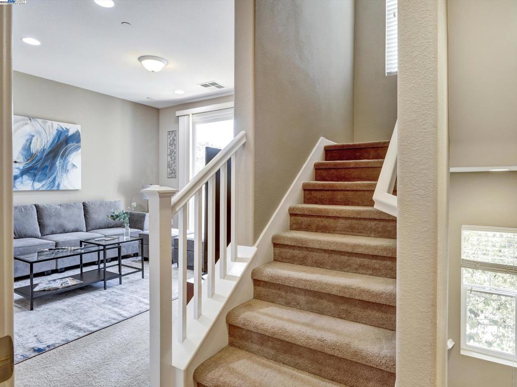 MONTAGE - Residential