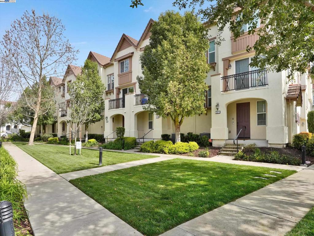 MONTAGE - Residential