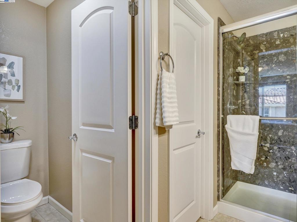 MONTAGE - Residential