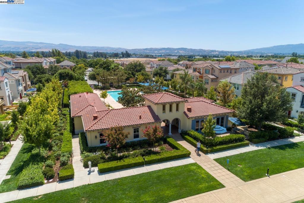 MONTAGE - Residential