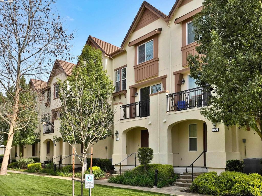 MONTAGE - Residential