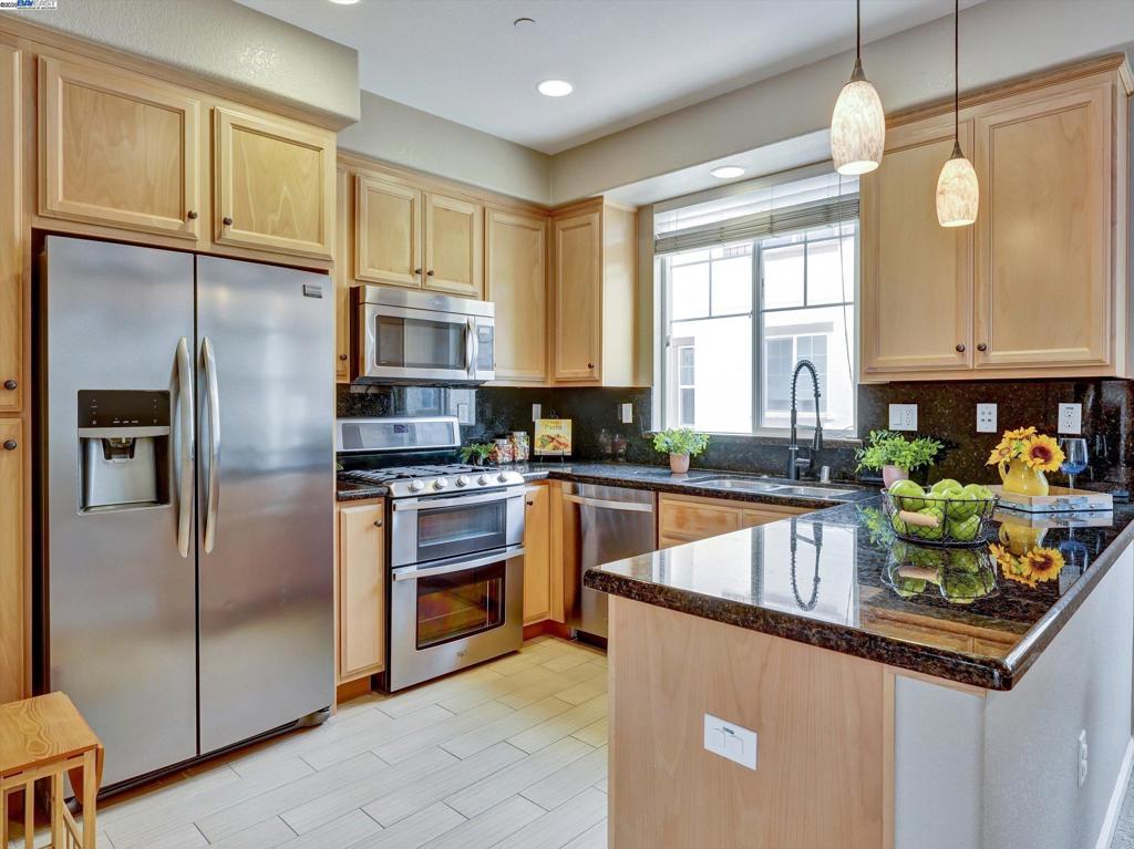 MONTAGE - Residential