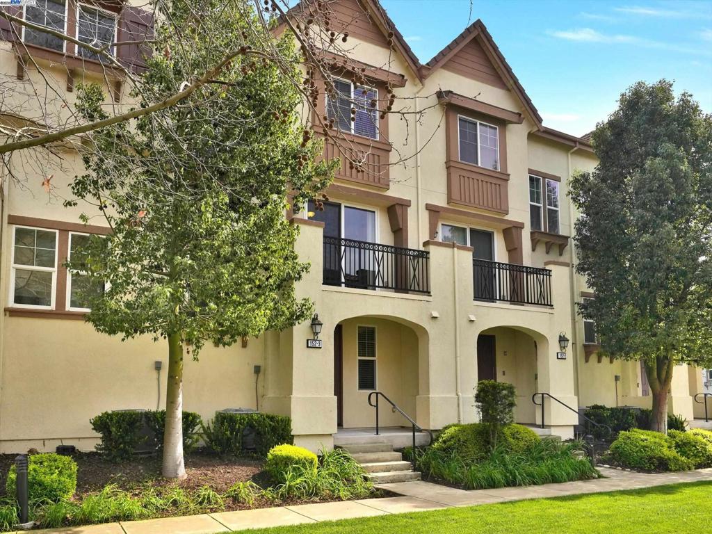 MONTAGE - Residential