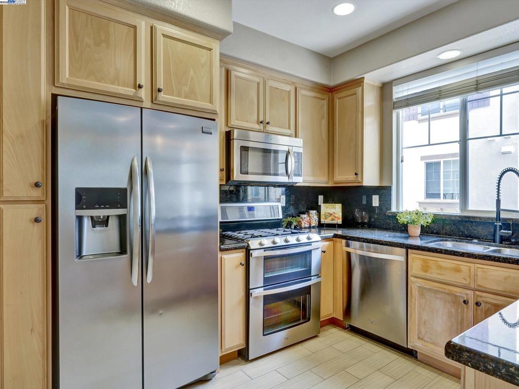 MONTAGE - Residential