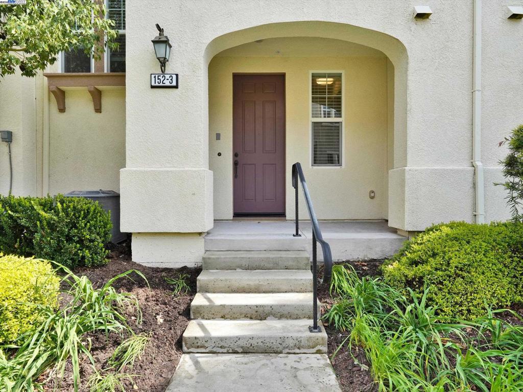 MONTAGE - Residential