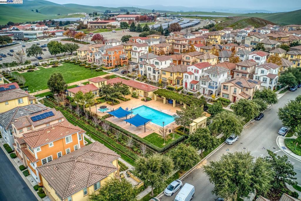 MONTAGE - Residential