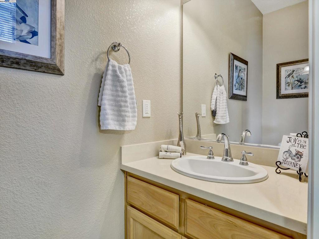 MONTAGE - Residential