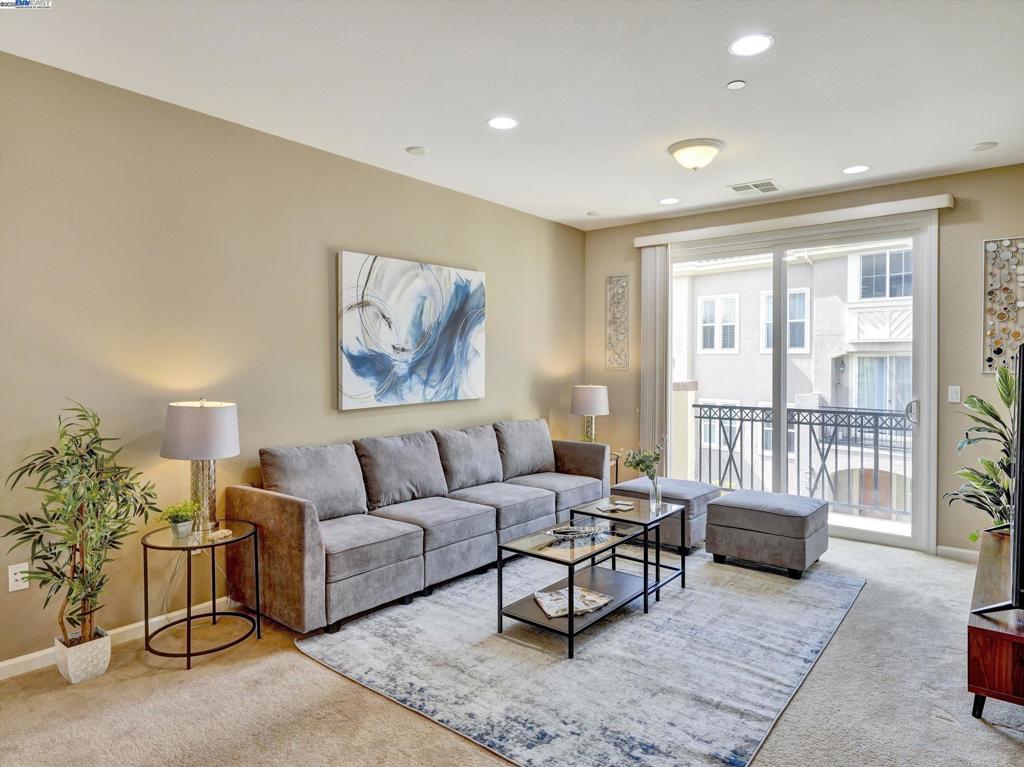 MONTAGE - Residential